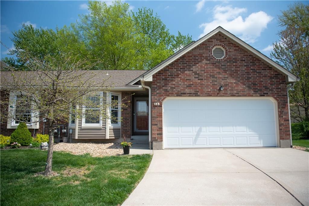 125 SE Ridgeview Drive — photo 2
