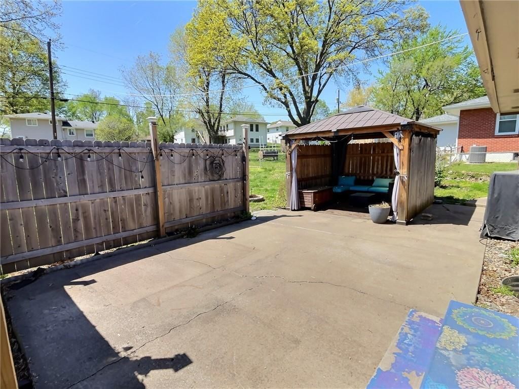 7404 N Highland Avenue — photo 15