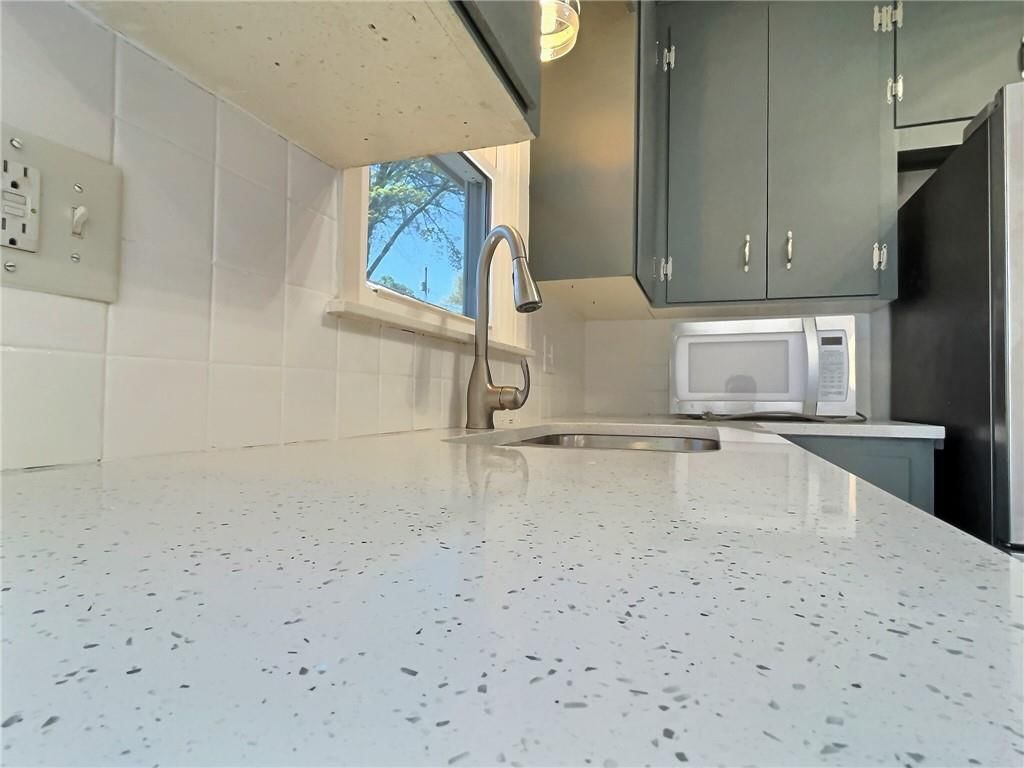 7404 N Highland Avenue — photo 6