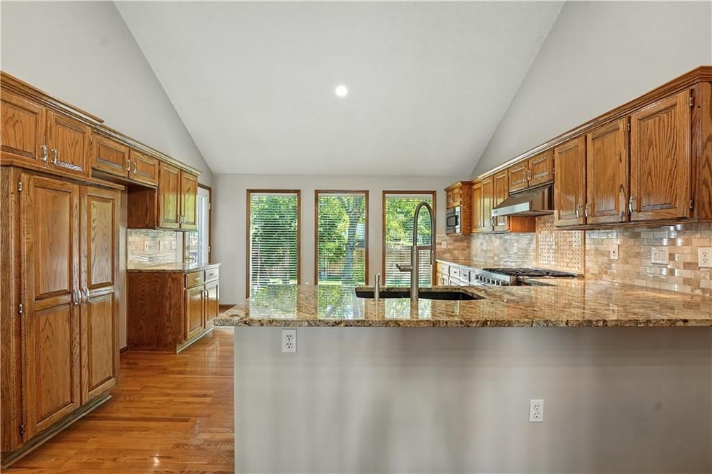 22405 W 52nd Terrace — photo 13