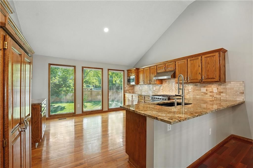22405 W 52nd Terrace — photo 14