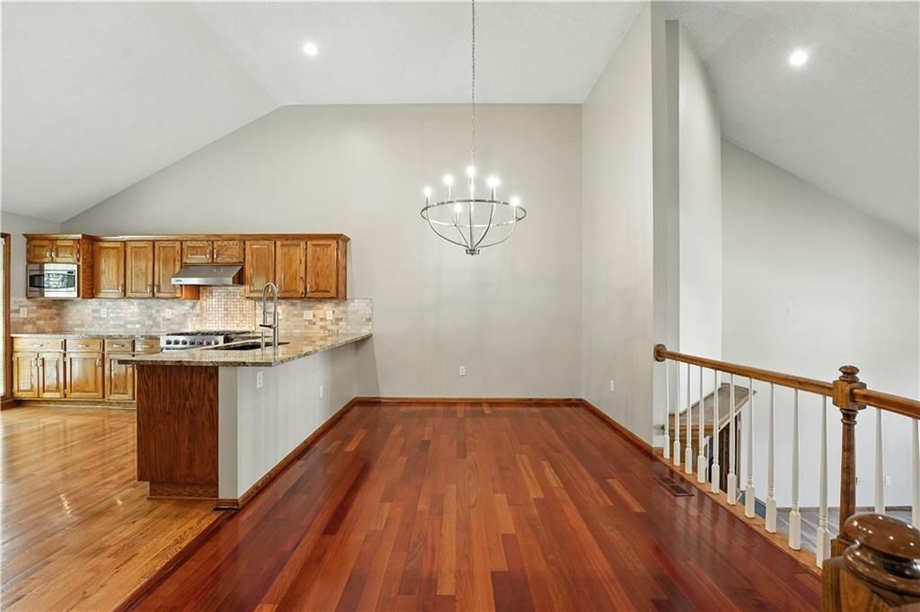 22405 W 52nd Terrace — photo 9