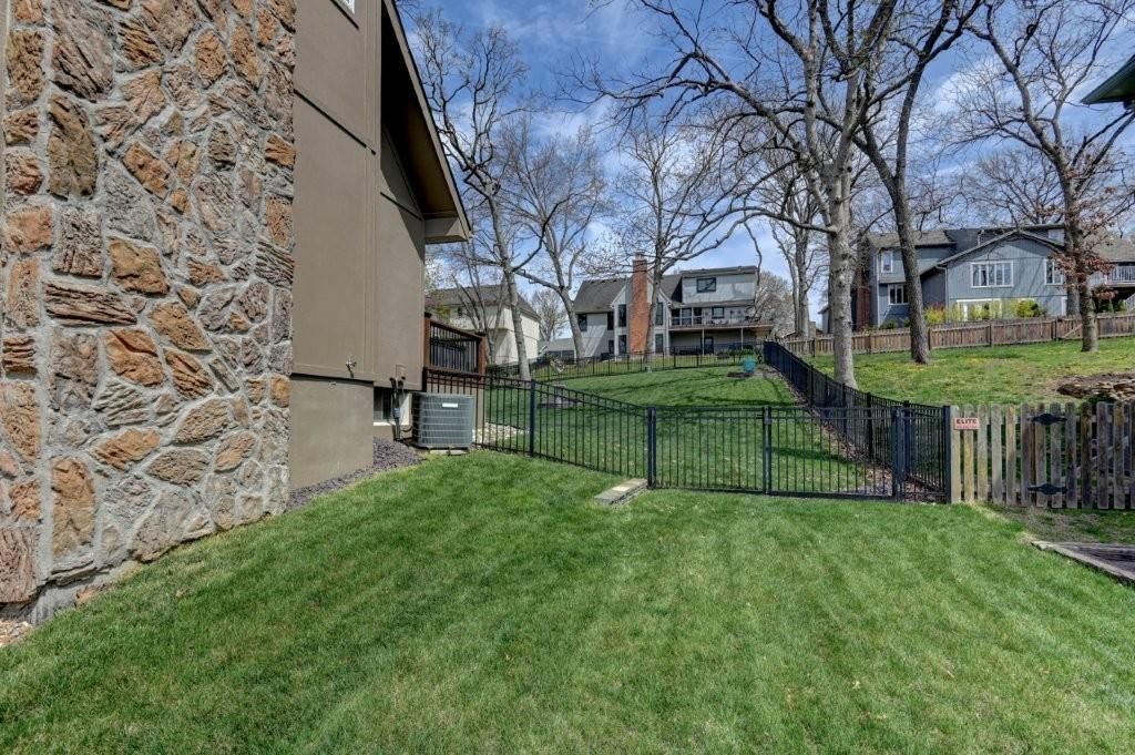 218 NW Aspen Street — photo 5
