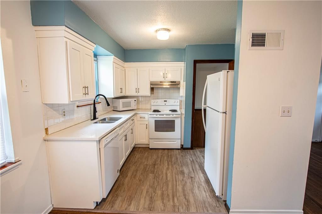 607 NE Chipman Road — photo 12
