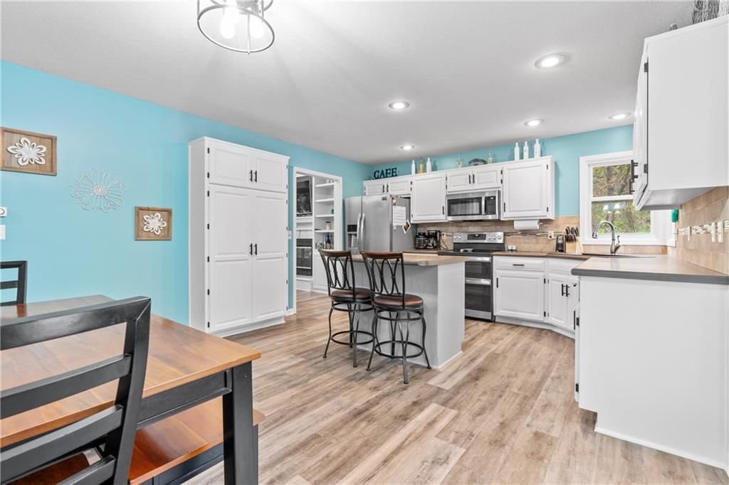 901 NW Pennington Court — photo 16