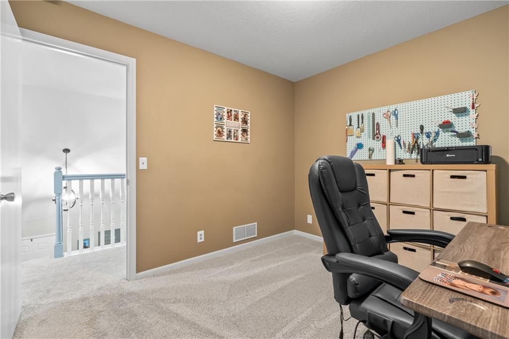 901 NW Pennington Court — photo 24