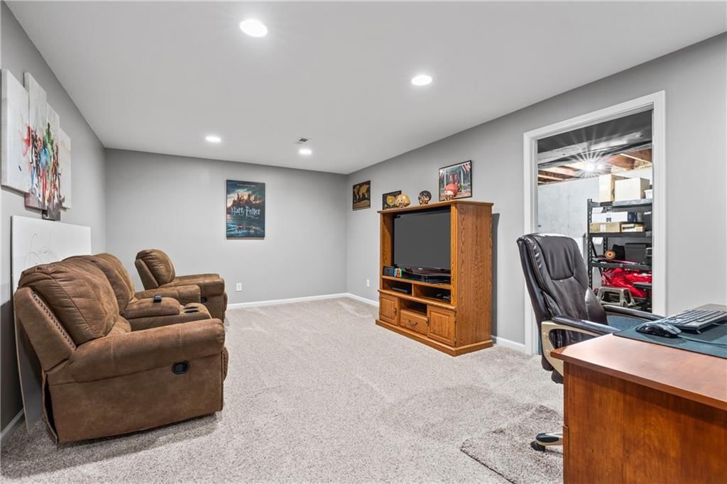 901 NW Pennington Court — photo 28
