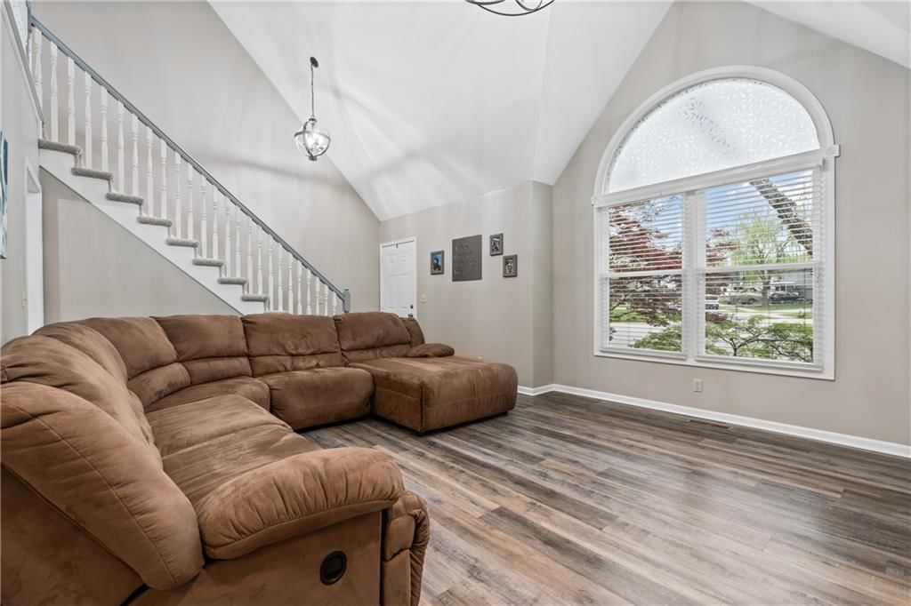 901 NW Pennington Court — photo 7