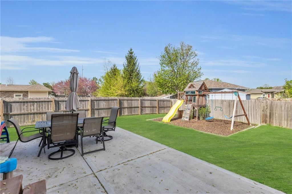 18337 Butternut Street — photo 29