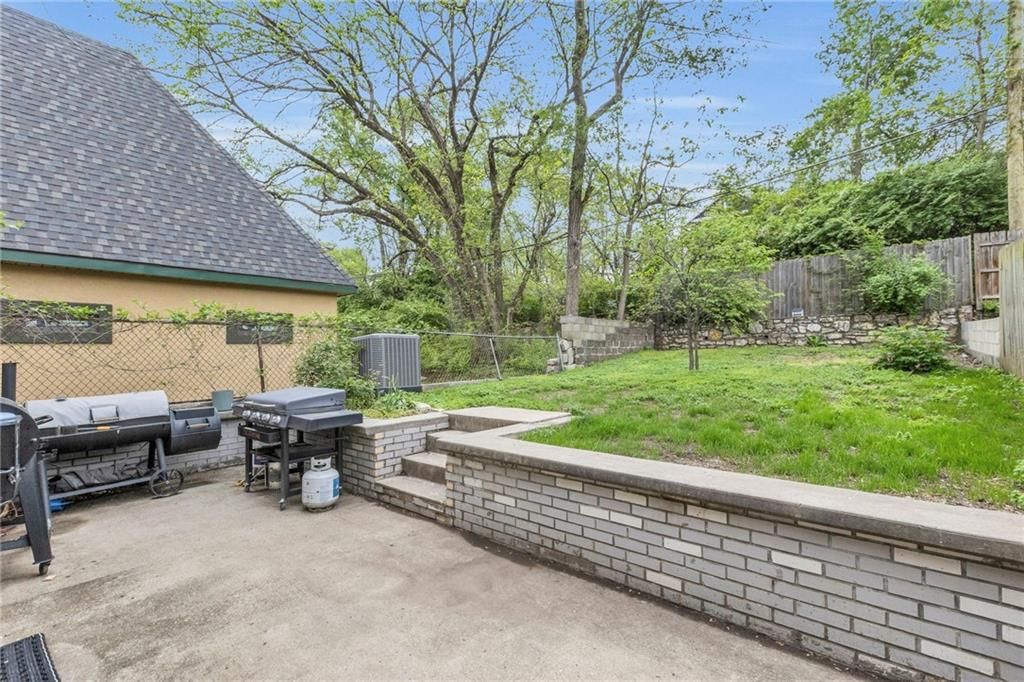 533 Forest Avenue — photo 17