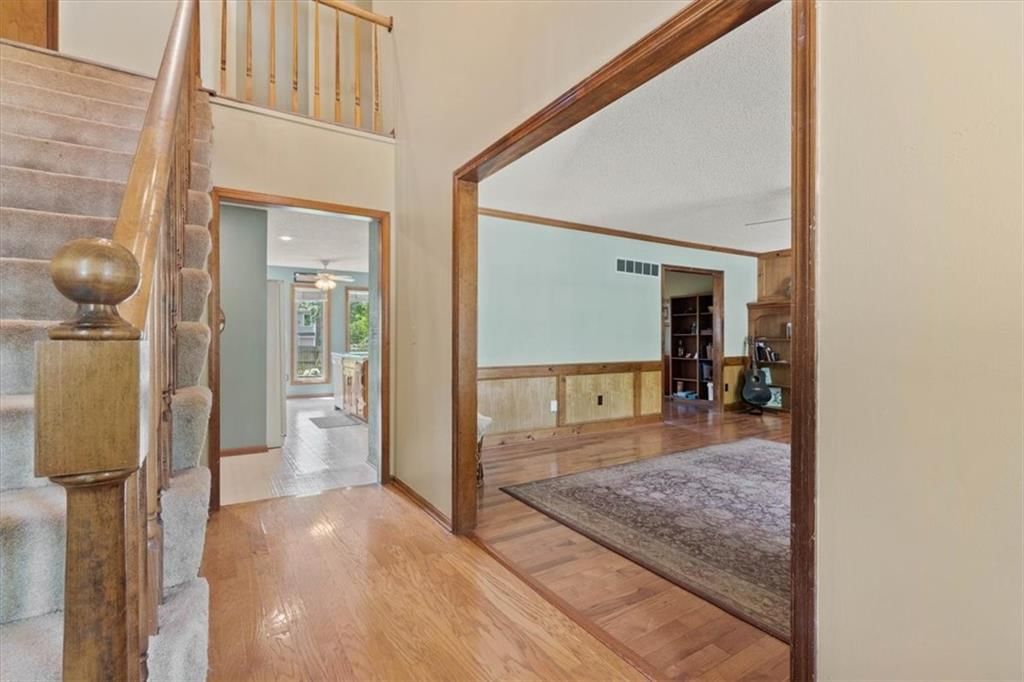 11209 W 115 Street — photo 3