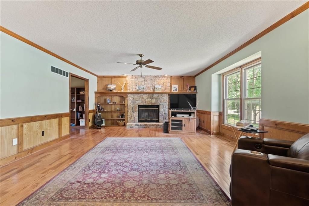 11209 W 115 Street — photo 4