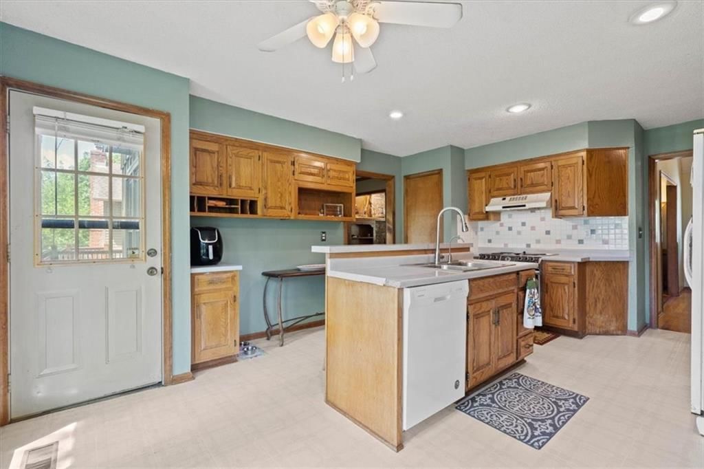11209 W 115 Street — photo 10