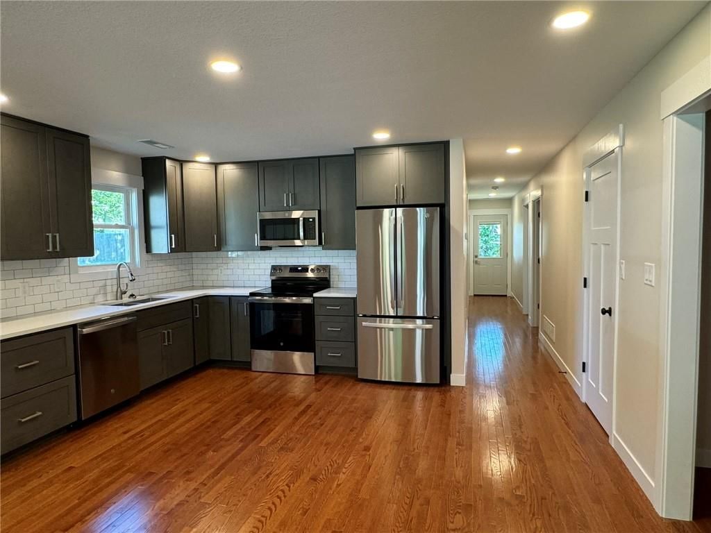 215 W 18th Street — photo 13