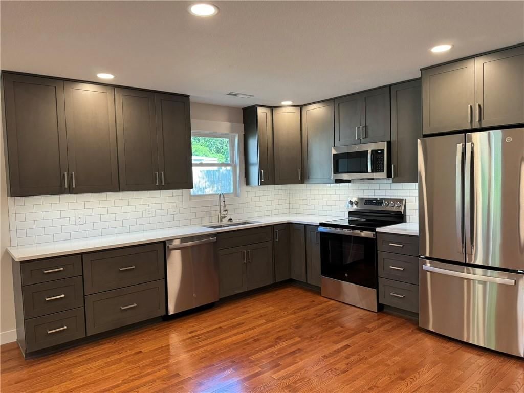 215 W 18th Street — photo 14