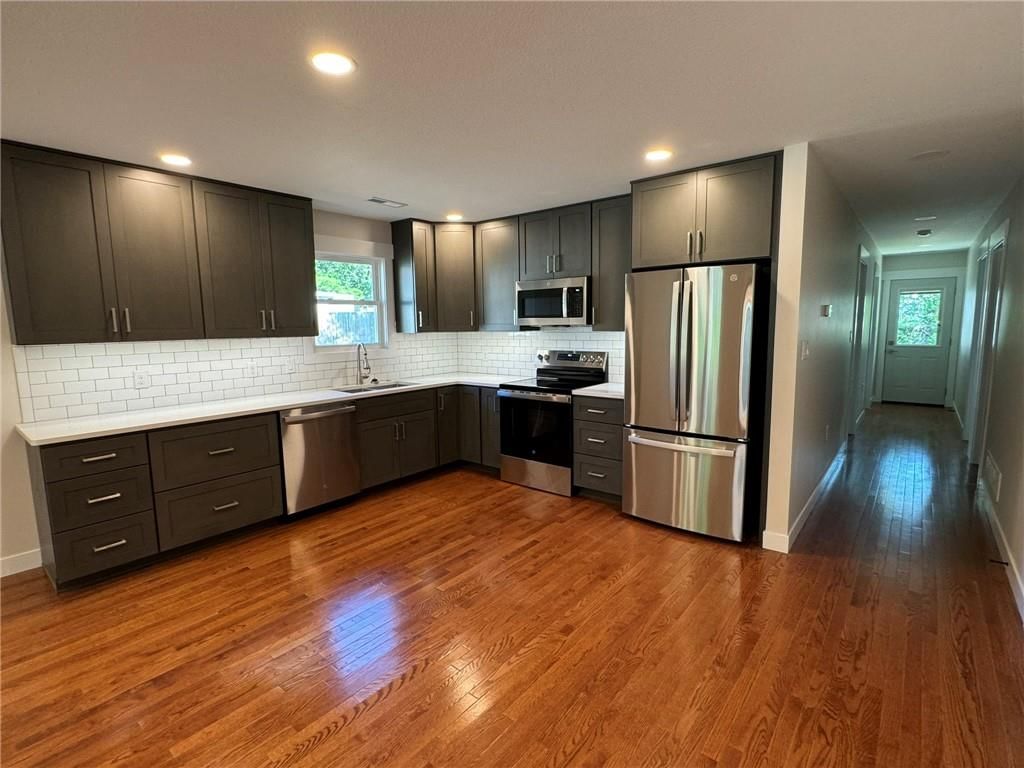 215 W 18th Street — photo 15