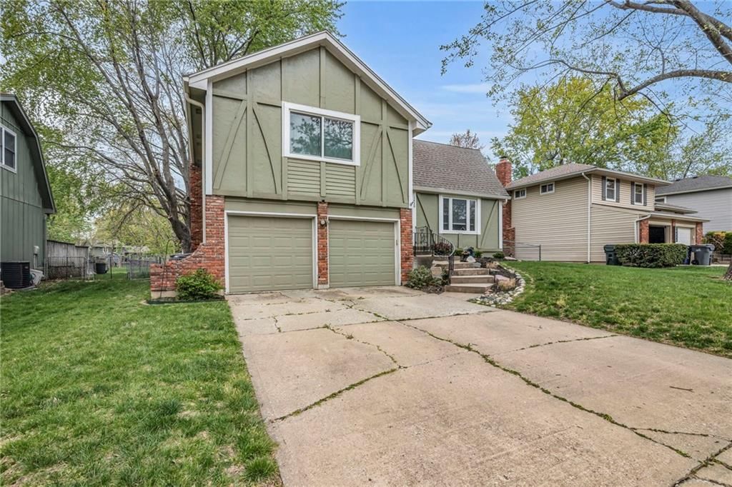 1429 KIOWA Drive — photo 2