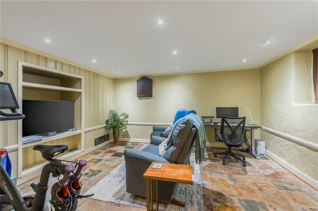 6516 Charlotte Street — photo 32