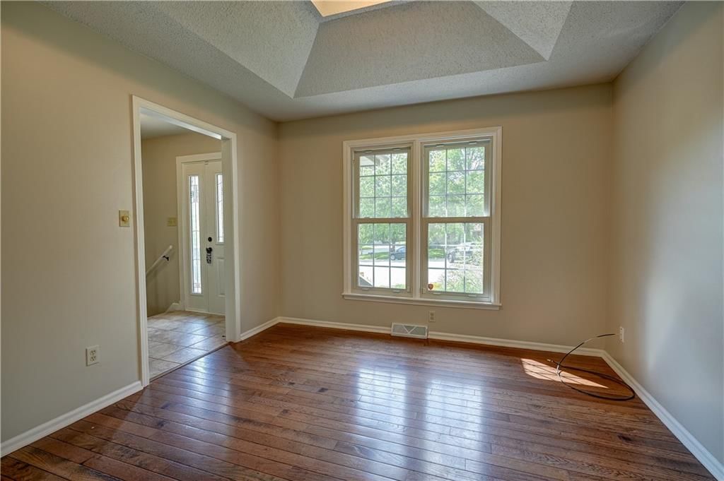 325 NE Chapel Court — photo 12