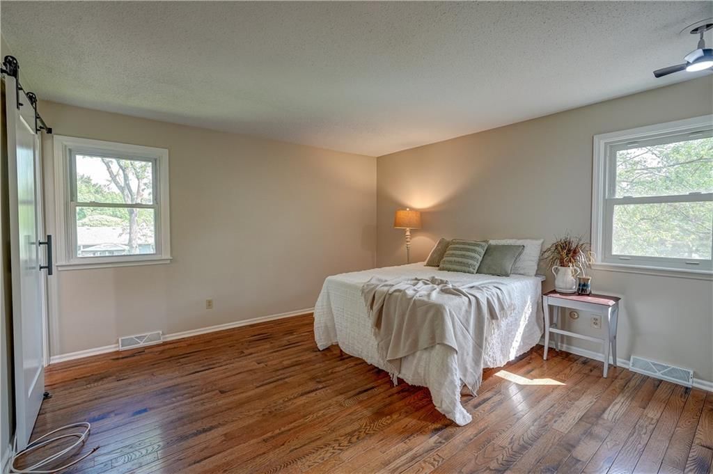 325 NE Chapel Court — photo 15