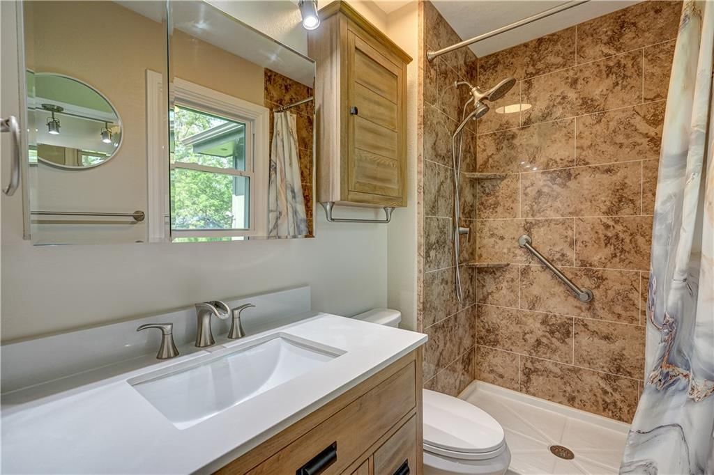 325 NE Chapel Court — photo 17