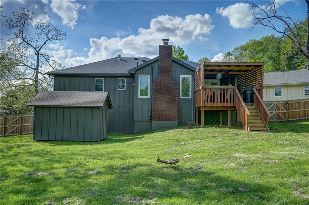 325 NE Chapel Court — photo 34