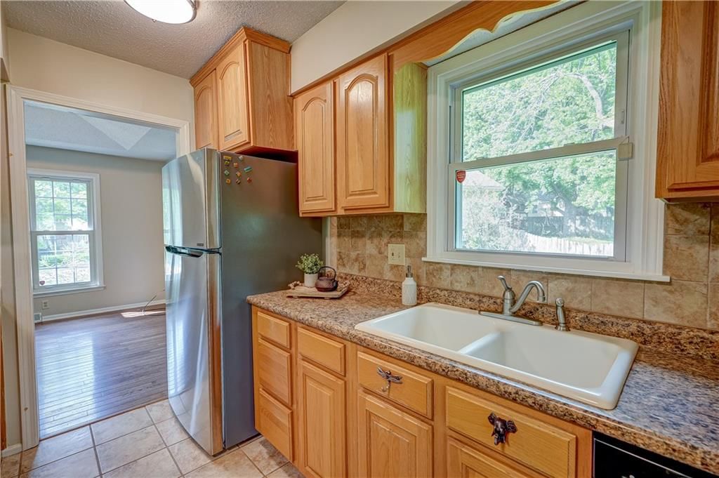 325 NE Chapel Court — photo 10