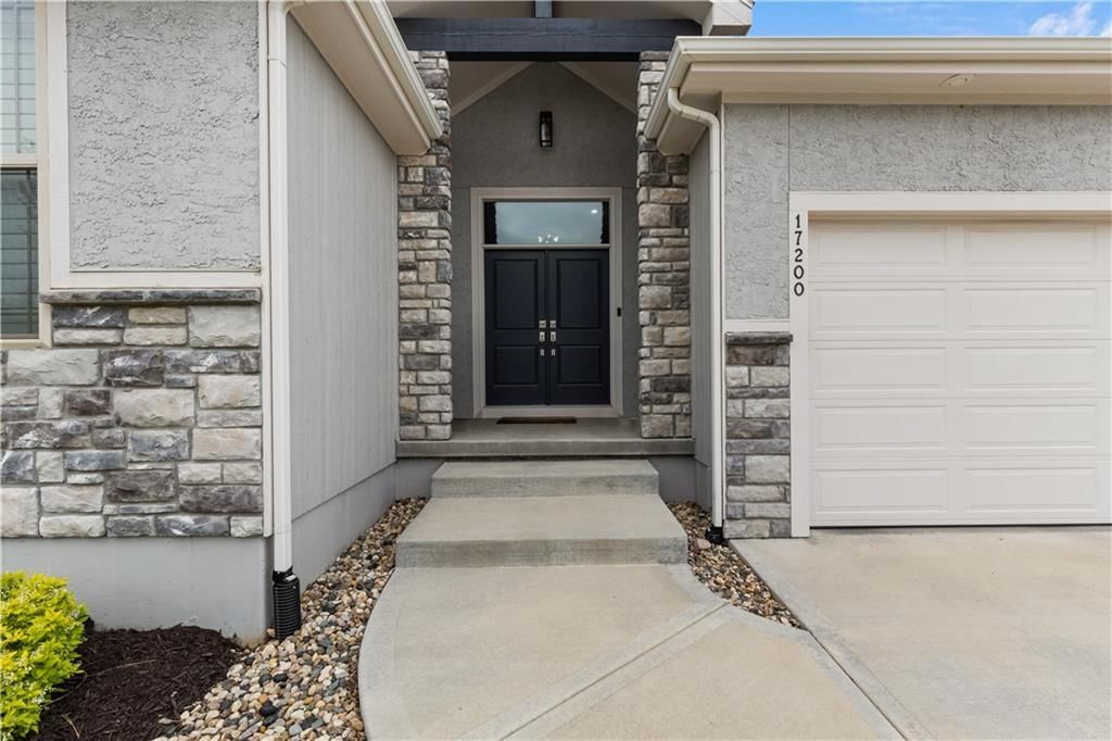 17200 Parkhill Street — photo 2