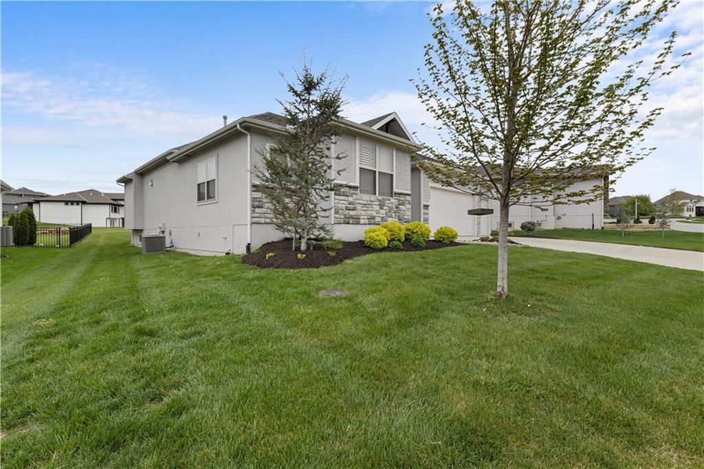 17200 Parkhill Street — photo 4