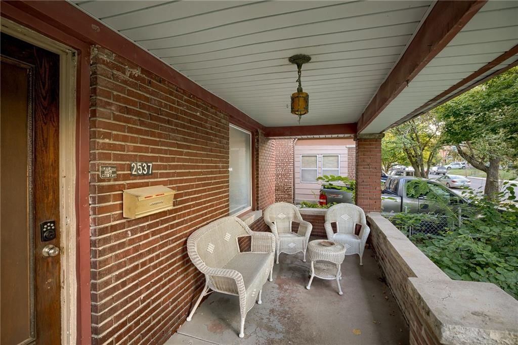 2537 Charlotte Street — photo 3