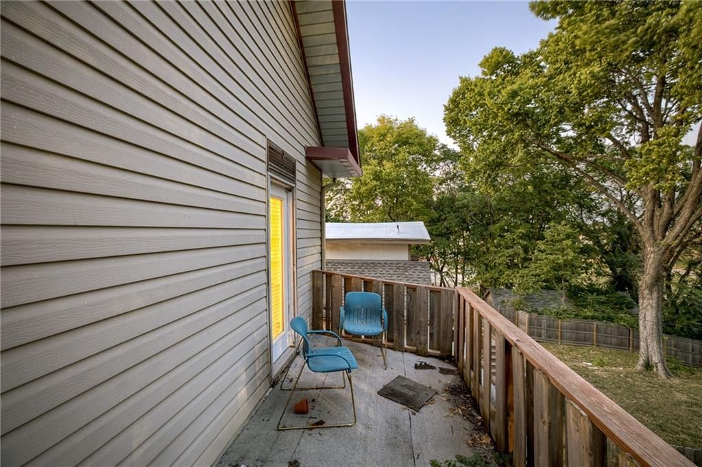2537 Charlotte Street — photo 34