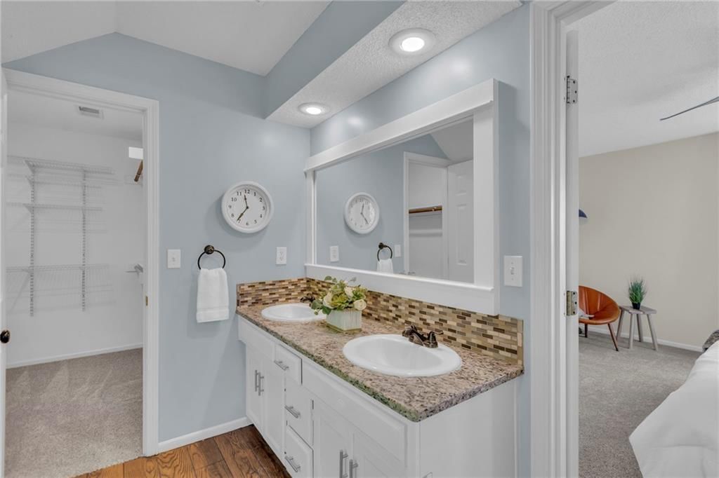 8708 W 113TH Street — photo 11