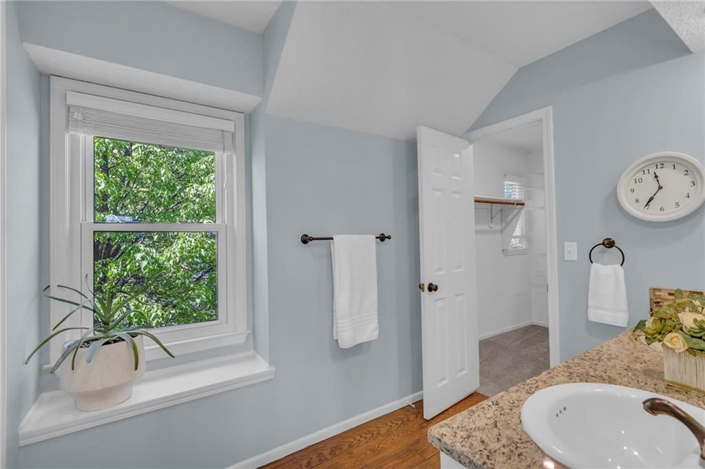 8708 W 113TH Street — photo 12