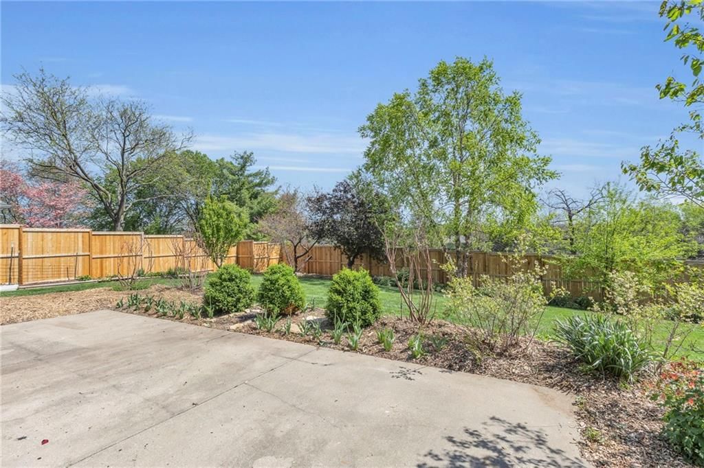 8708 W 113TH Street — photo 31
