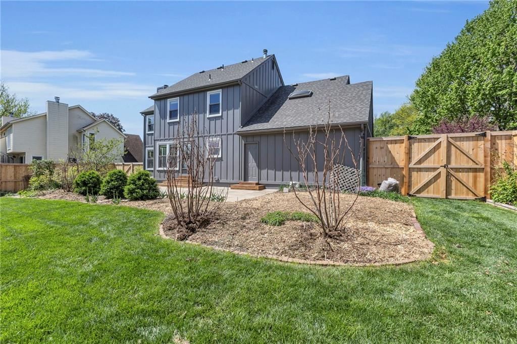 8708 W 113TH Street — photo 32