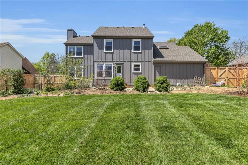 8708 W 113TH Street — photo 33