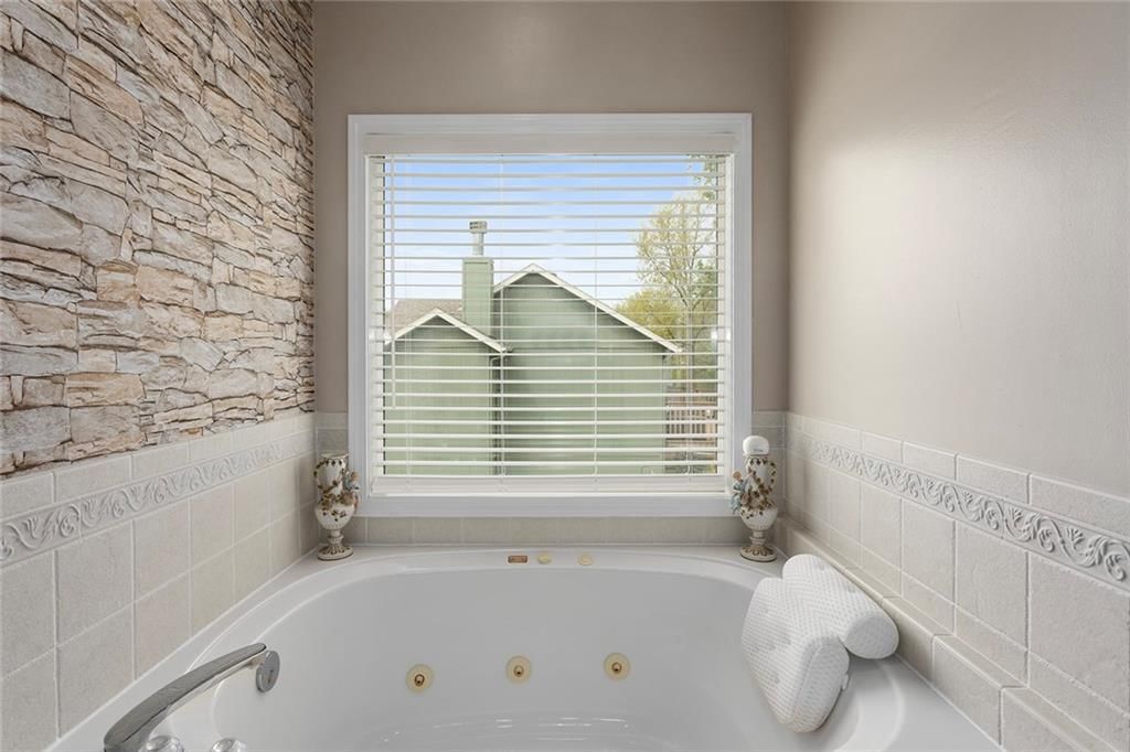 304 Lakeview Drive — photo 20