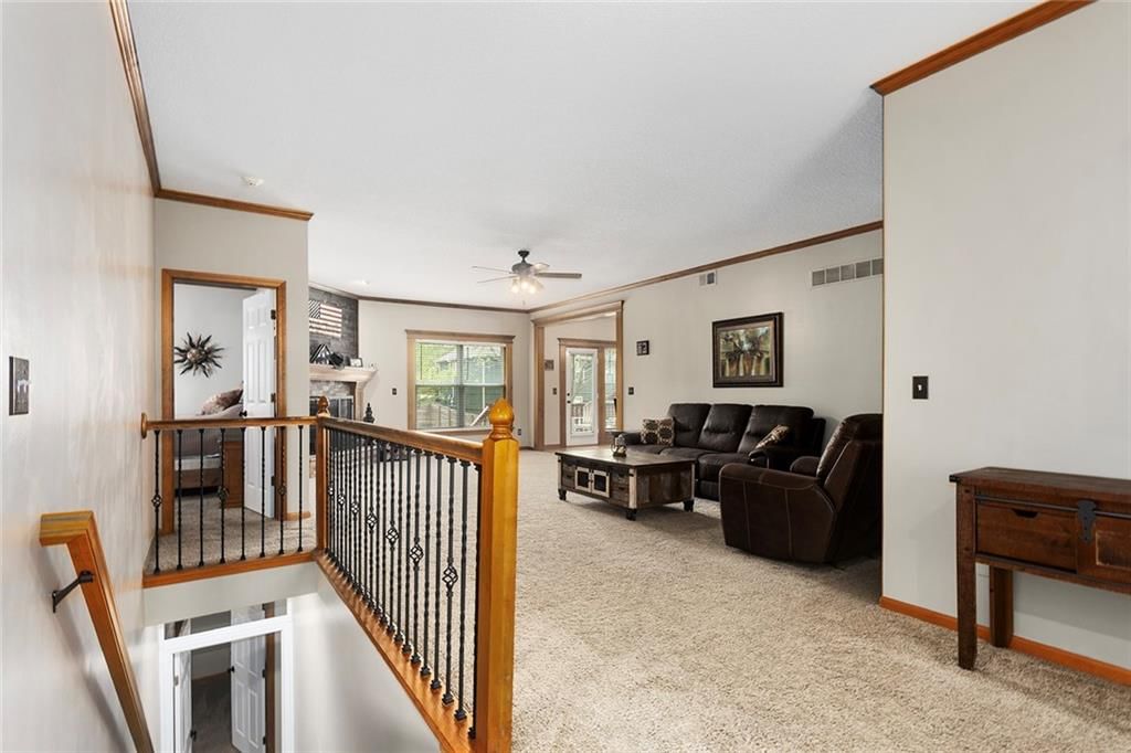 304 Lakeview Drive — photo 4