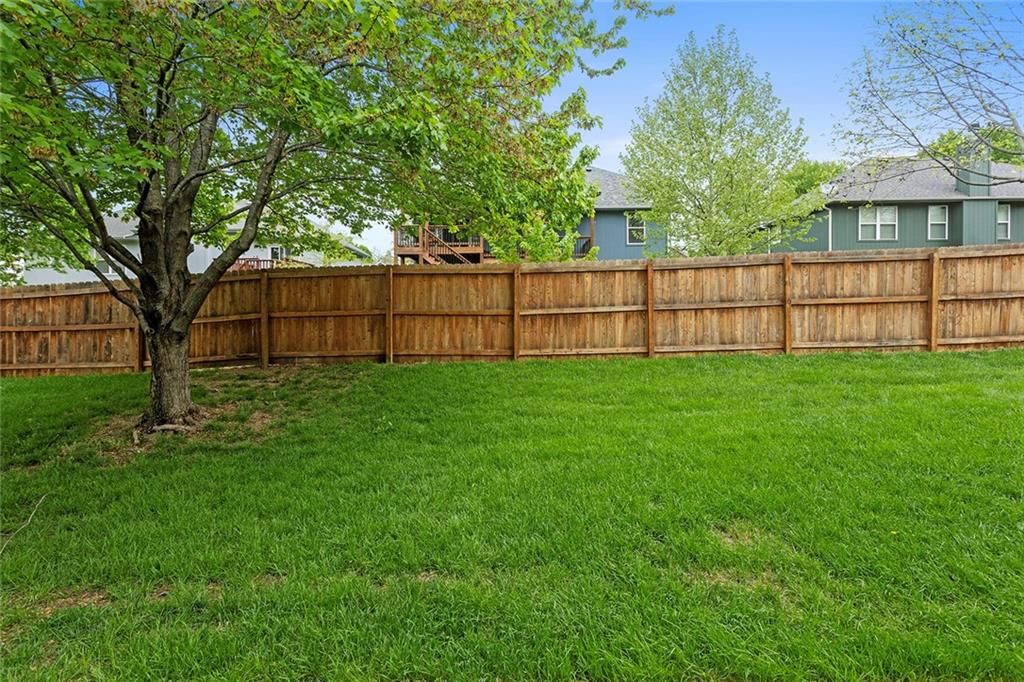 304 Lakeview Drive — photo 31