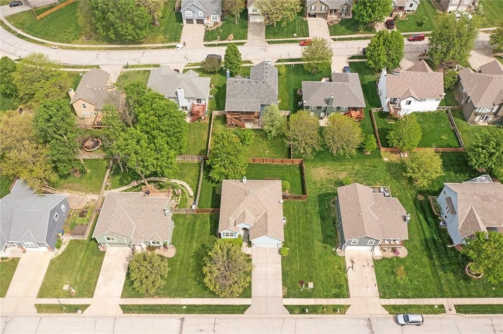 304 Lakeview Drive — photo 35