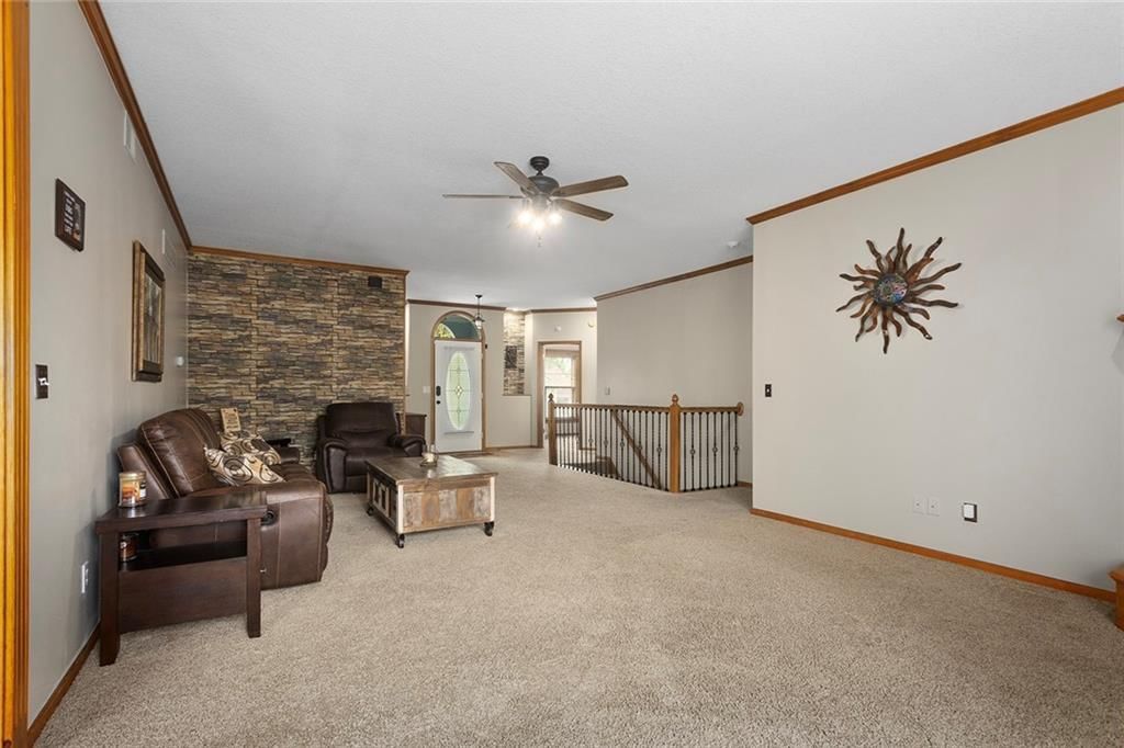 304 Lakeview Drive — photo 6
