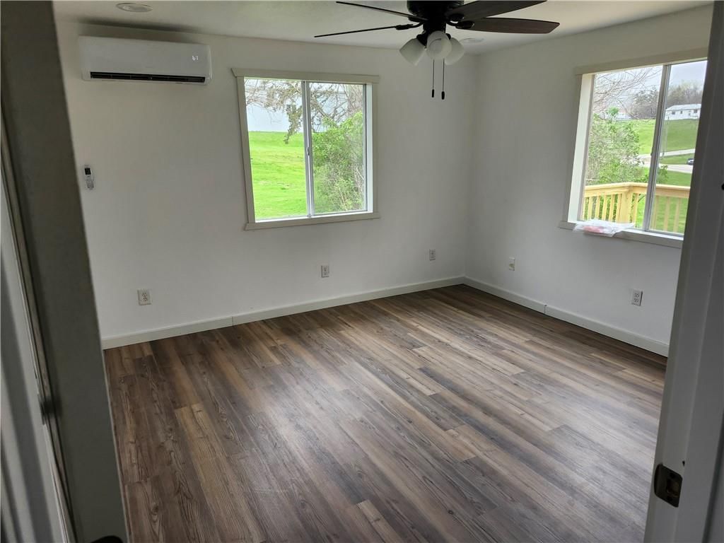 306 W Markey Street — photo 5