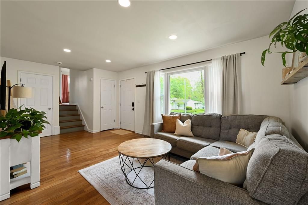 302 BROOKSIDE Drive — photo 2