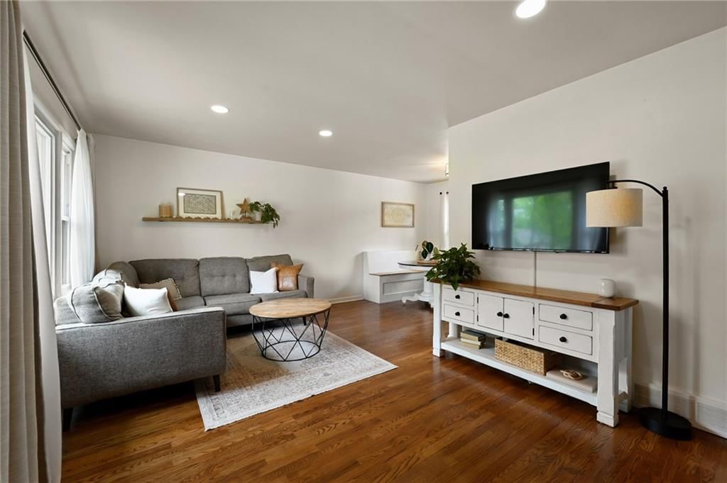 302 BROOKSIDE Drive — photo 3