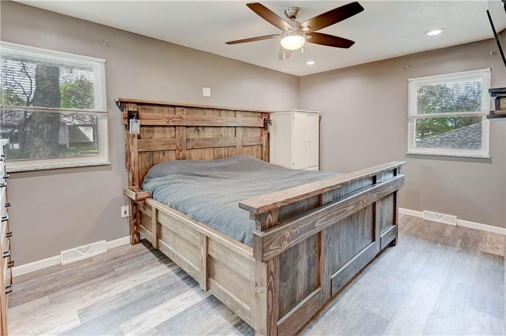 509 NE JOHNSTON Drive — photo 16