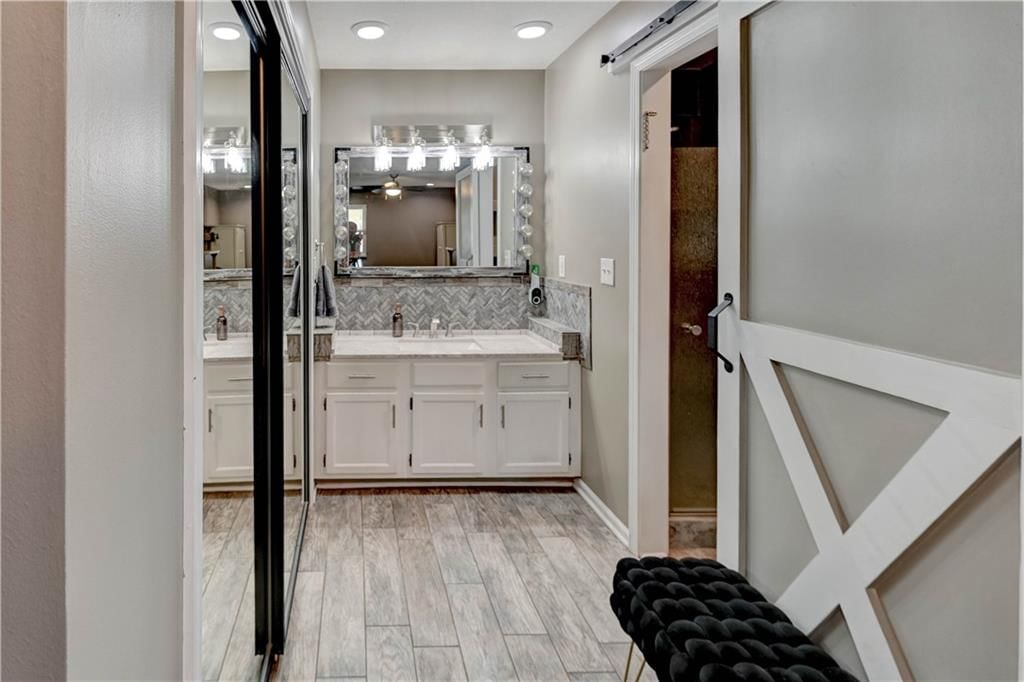 509 NE JOHNSTON Drive — photo 18