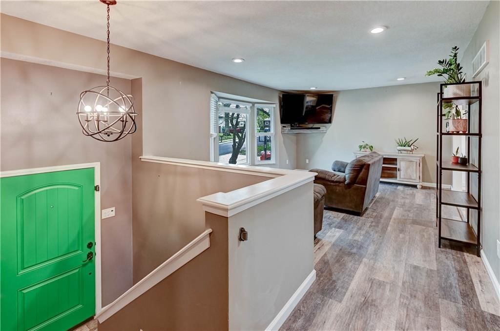 509 NE JOHNSTON Drive — photo 3