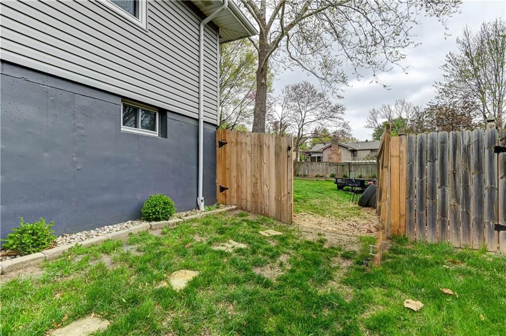 509 NE JOHNSTON Drive — photo 32