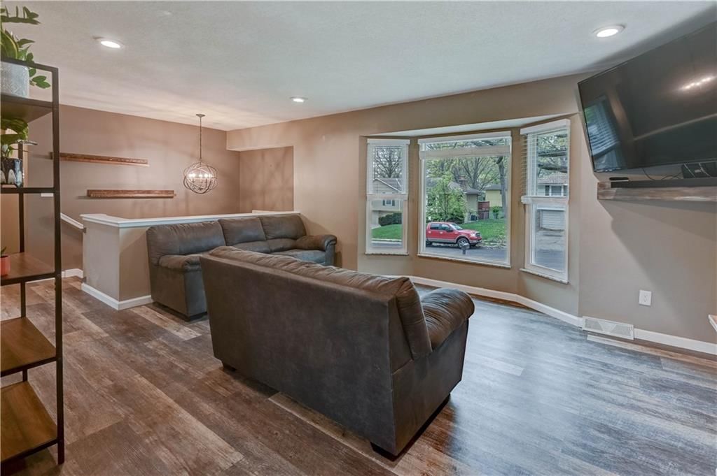 509 NE JOHNSTON Drive — photo 6