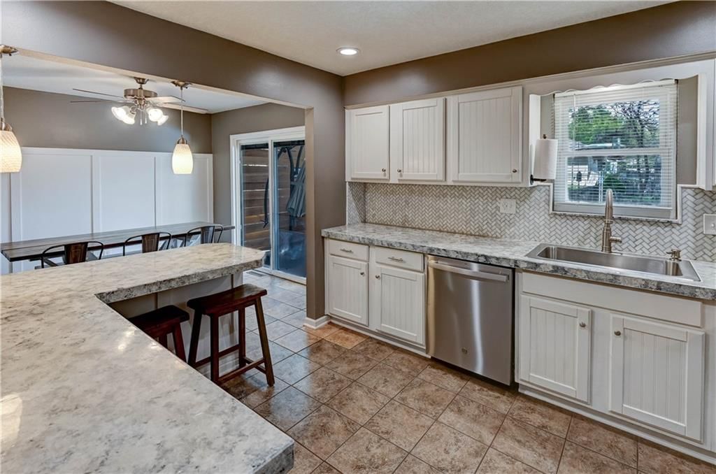 509 NE JOHNSTON Drive — photo 7